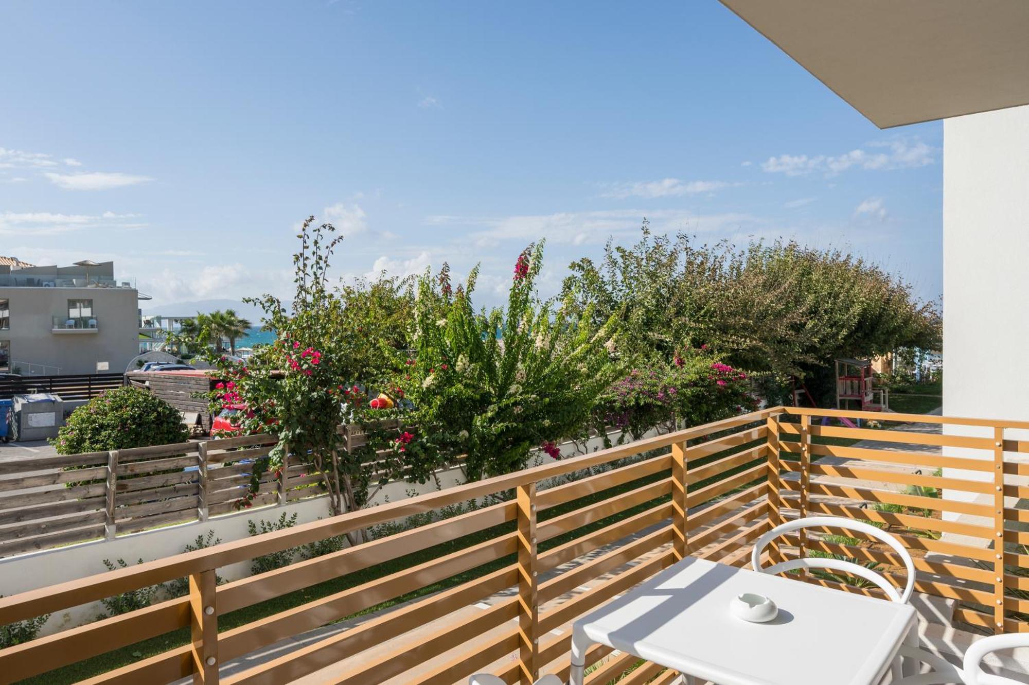 Ostrakon Suites Agia Marina المظهر الخارجي الصورة